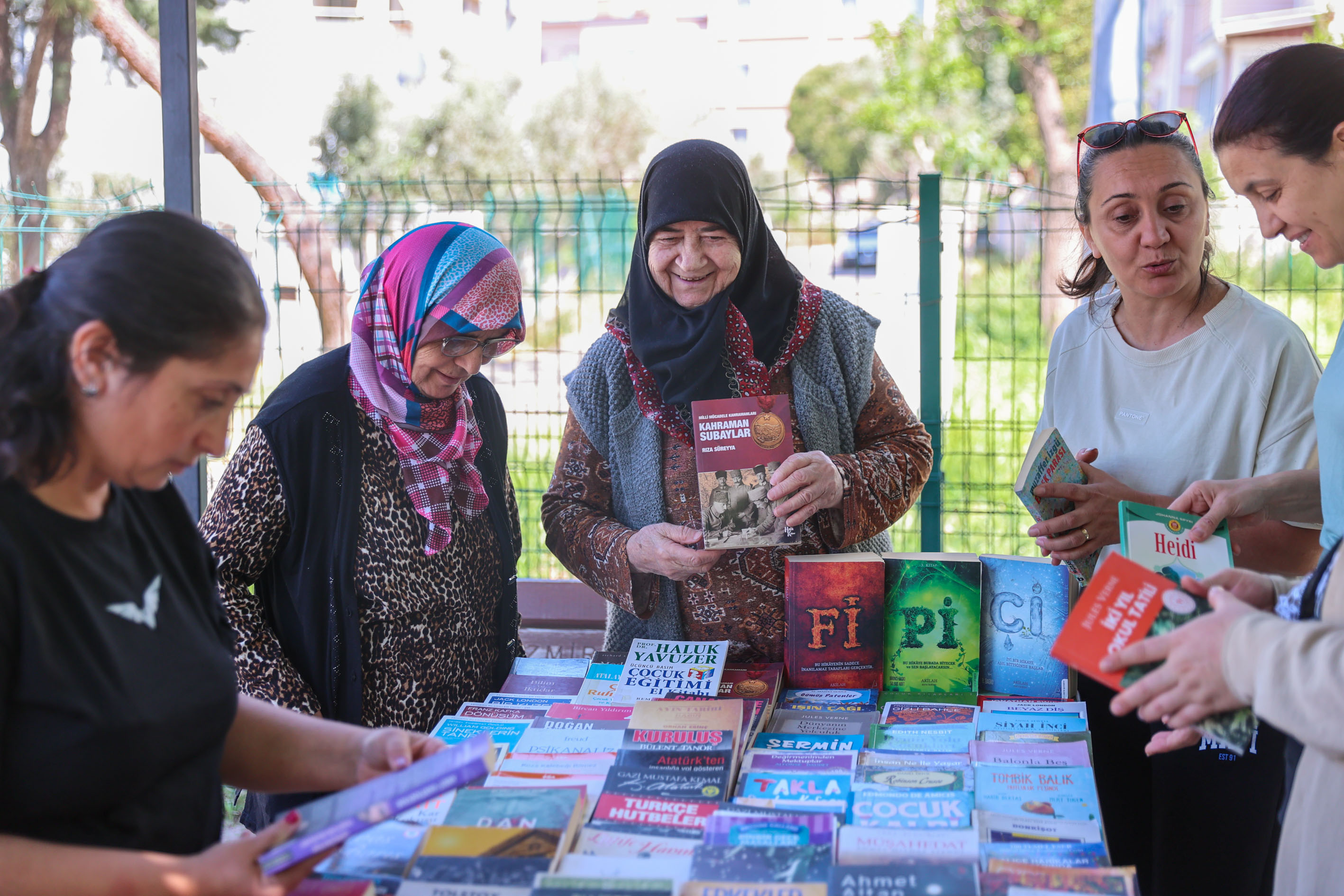Bin 908 kitap el değiştirdi,  yüzlerce okur yeni eserle buluştu