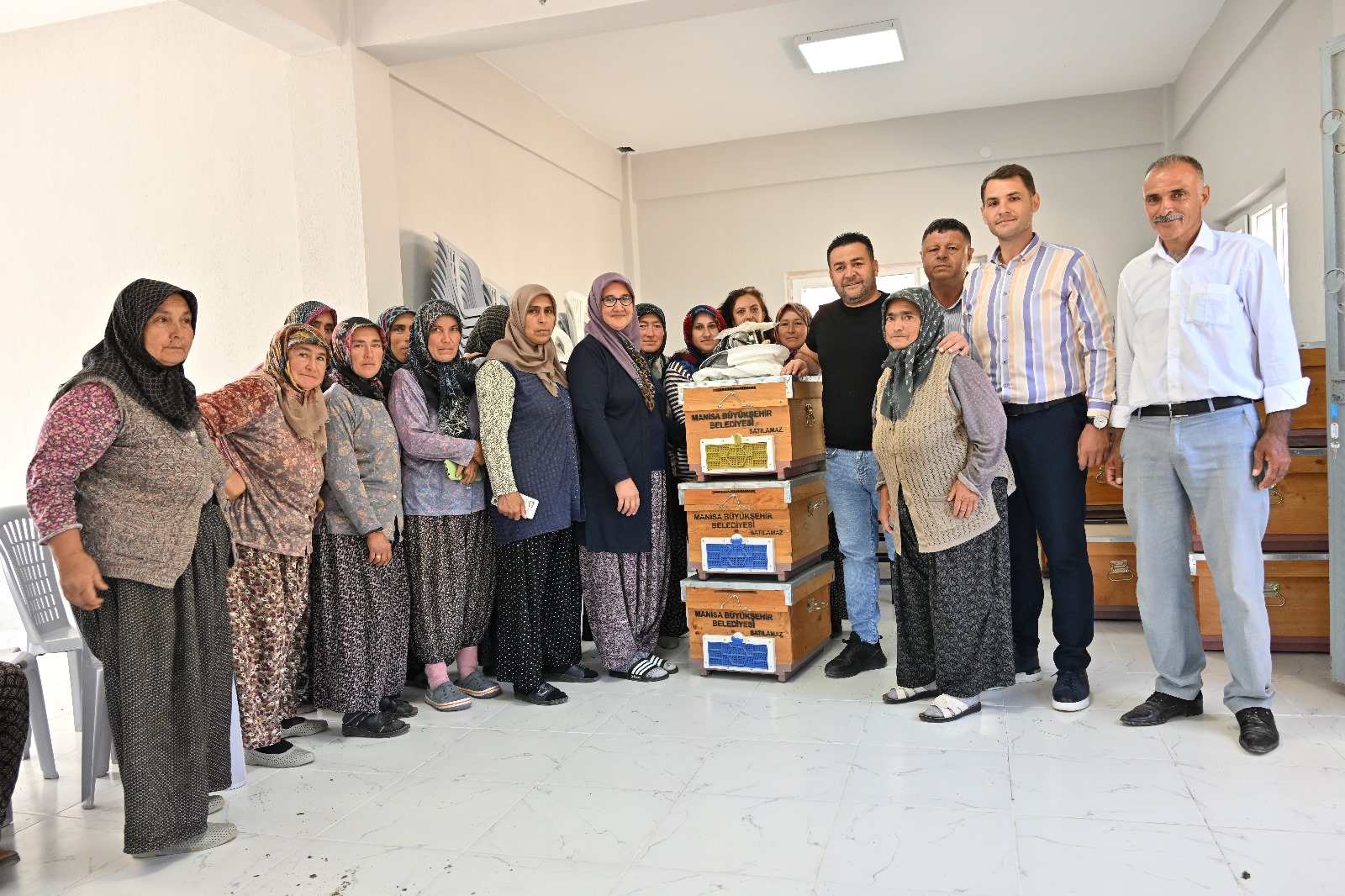 Büyükşehir’den Kırkağaçlı Kadınlara Arıcılık Desteği