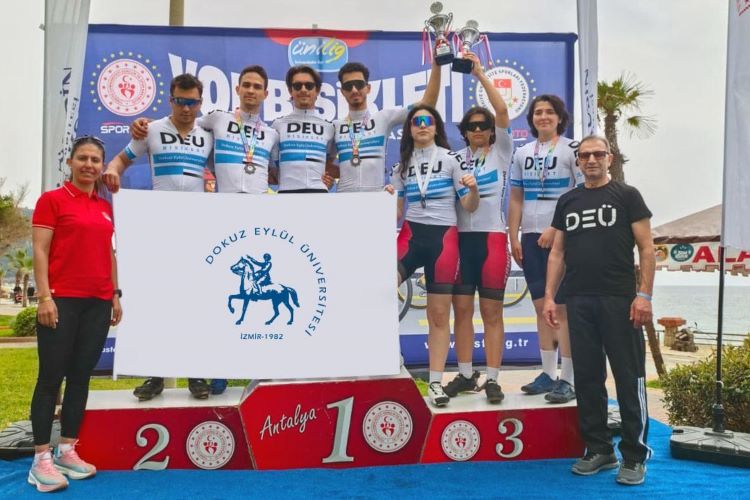 DEÜ’lü Sporculardan Bisiklette Büyük Başarı
