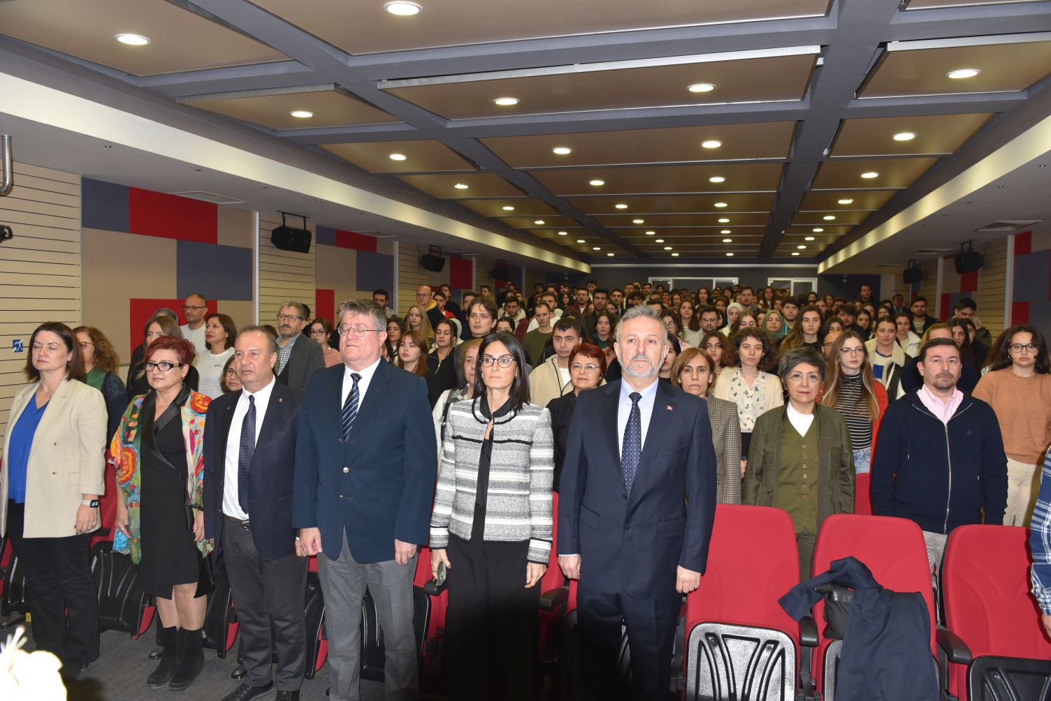 “Öğretmenlik, bir milletin geleceğini inşa etme sorumluluğudur”
