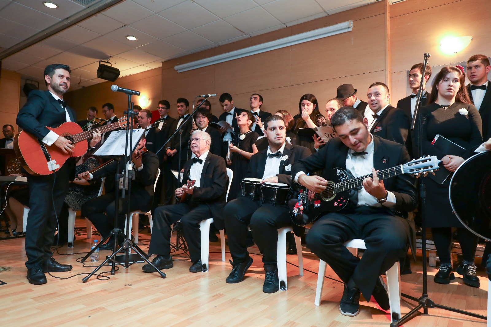 Dünyanın en büyük otizm orkestrası Bucalıları büyüledi