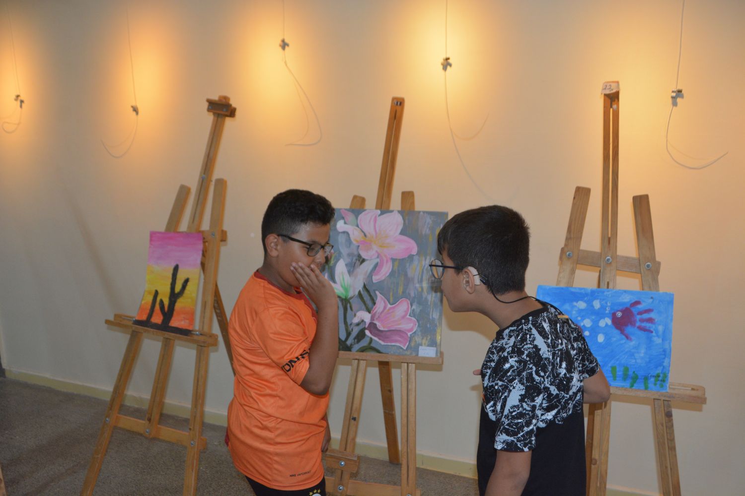 İşitme engelli çocukların resim sergisi büyük ilgi gördü