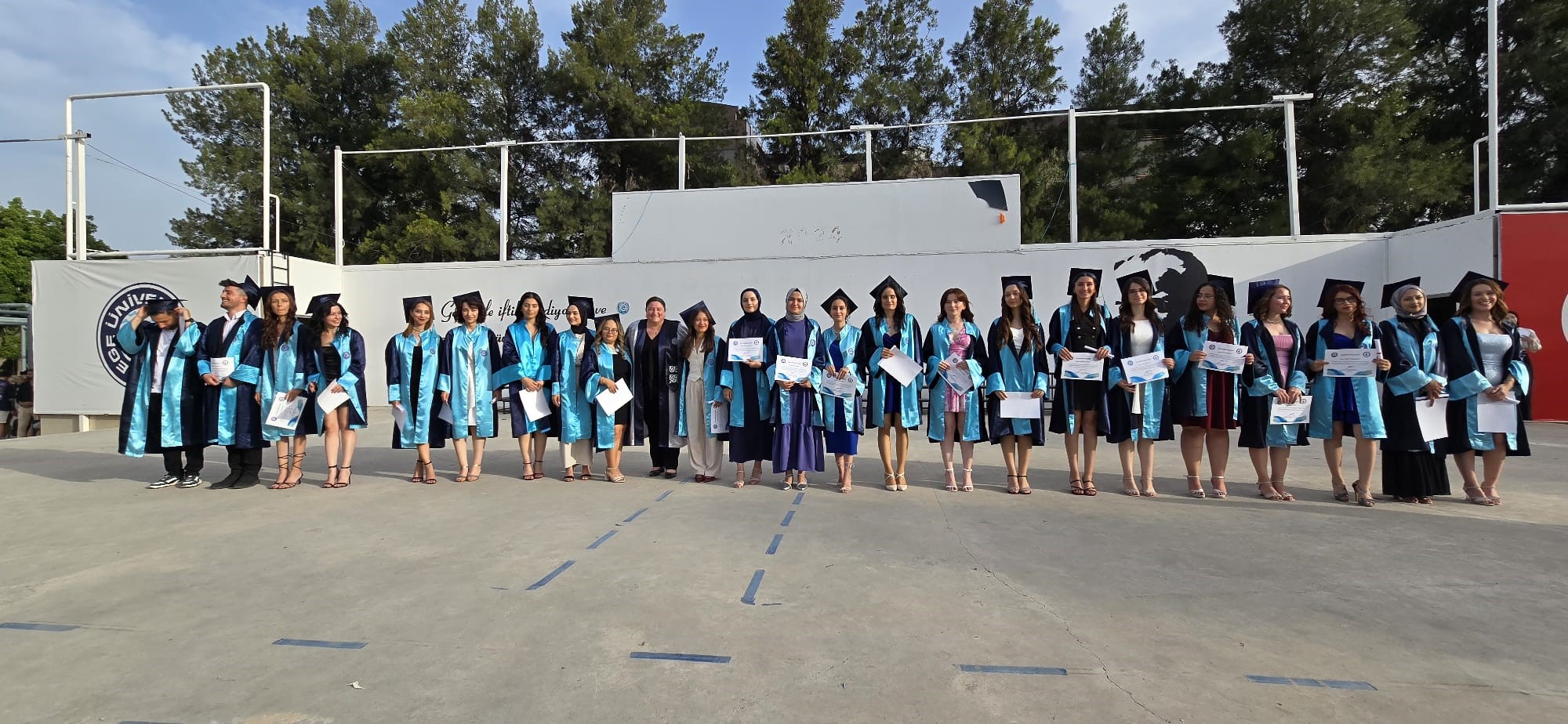 Ege Üniversitesi Hemşirelik Fakültesinde 64. Dönem Mezuniyet Coşkusu.  330 Hemşire sağlık sektörüne uğurlandı