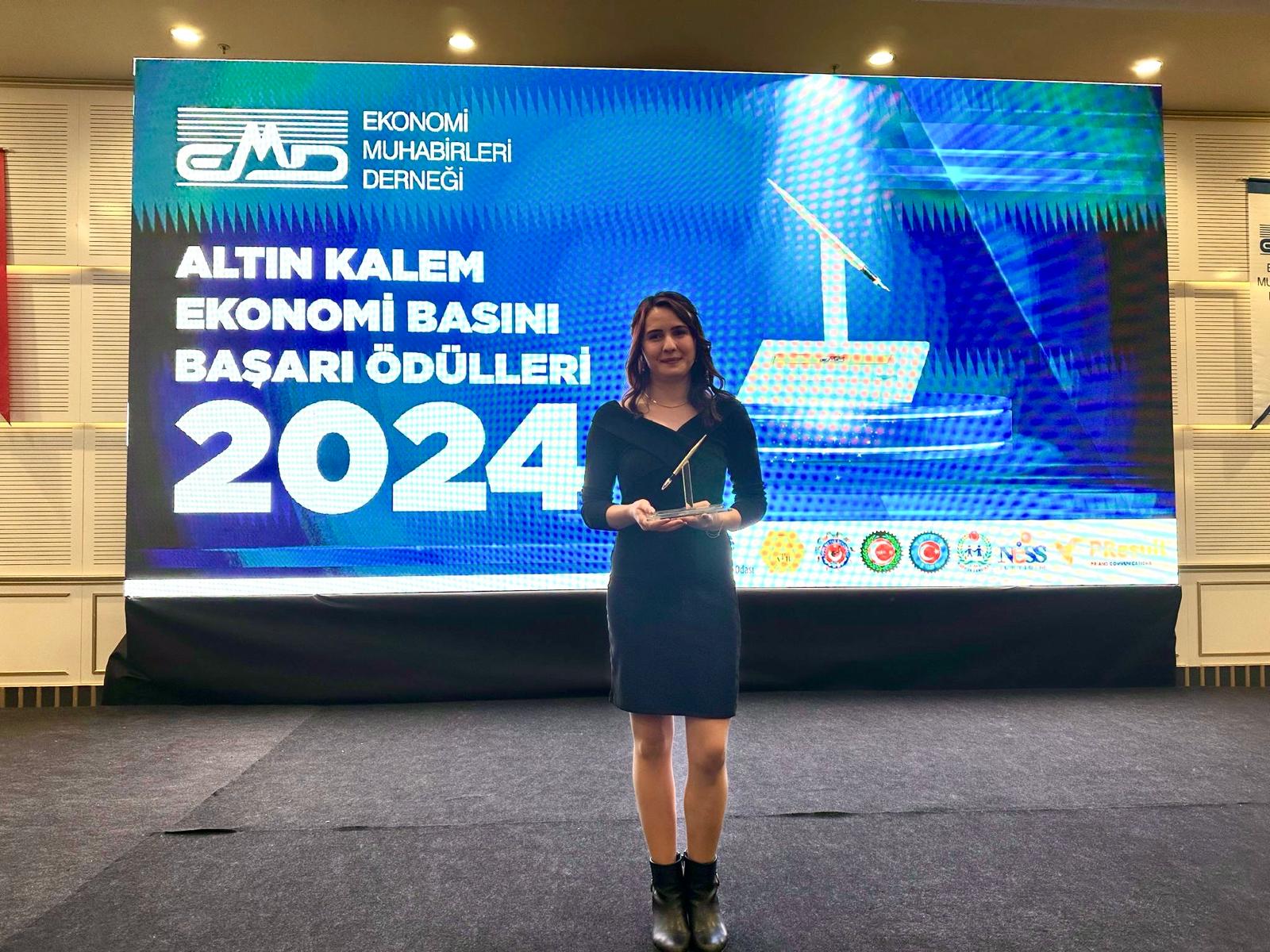Filiz Erol, ‘Altın Kalem’i İzmir'e getirdi. EMD 2024 Altın Kalem Ödülleri sahiplerini buldu