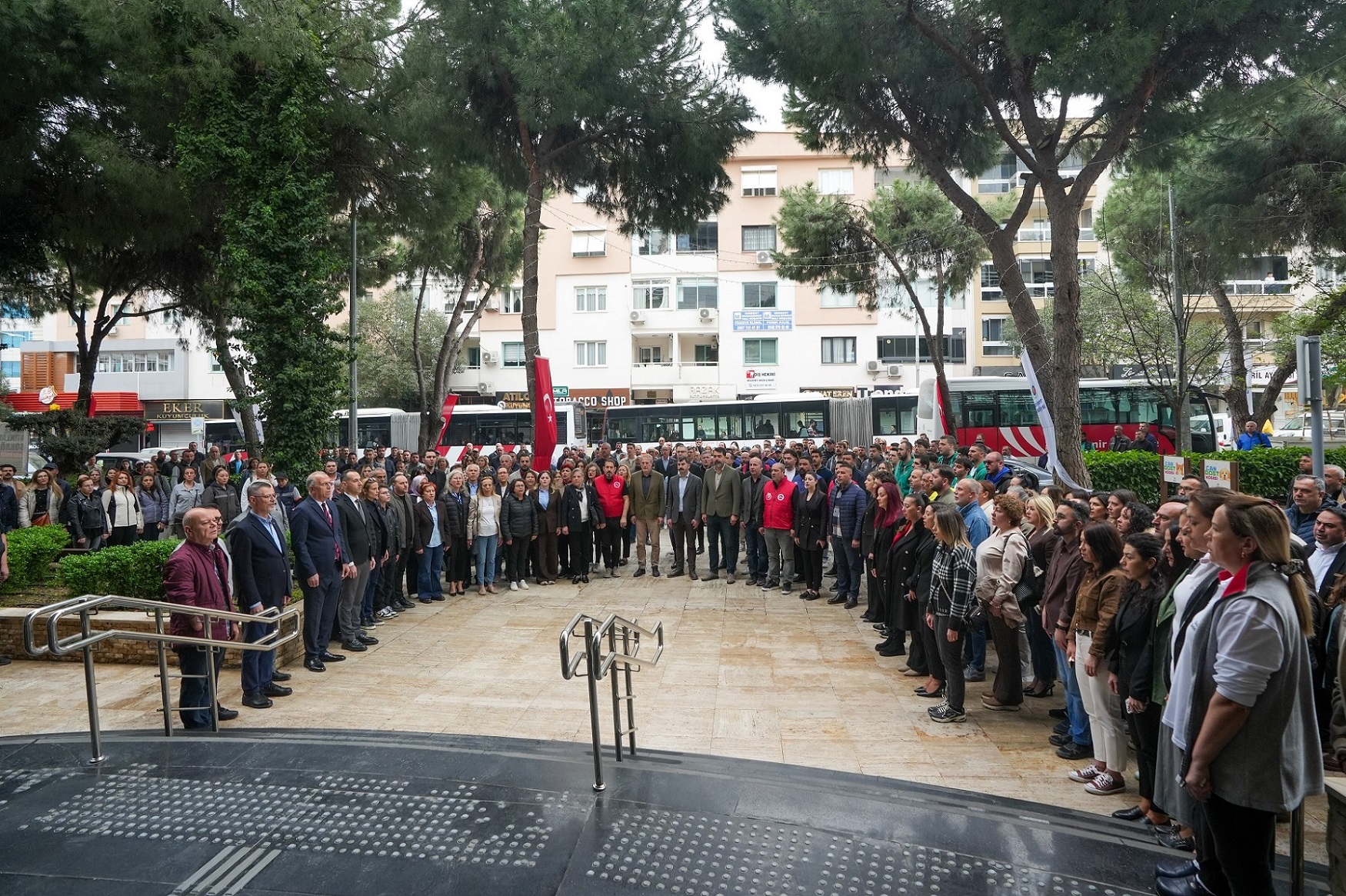 Gaziemir’den okul saldırılarına tepki, Başkan Ünal Işık: “Bu acıların tekrar yaşanmaması için herkes sorumluluk almalı”