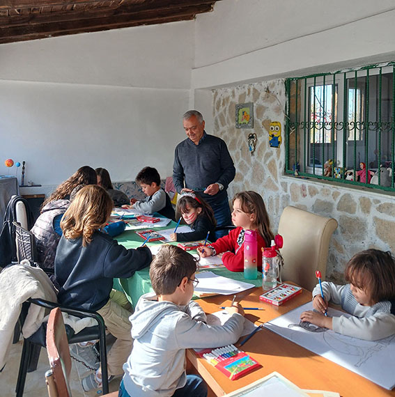 KÖY ÇOCUKLARI KARİKATÜRLE TANIŞTI