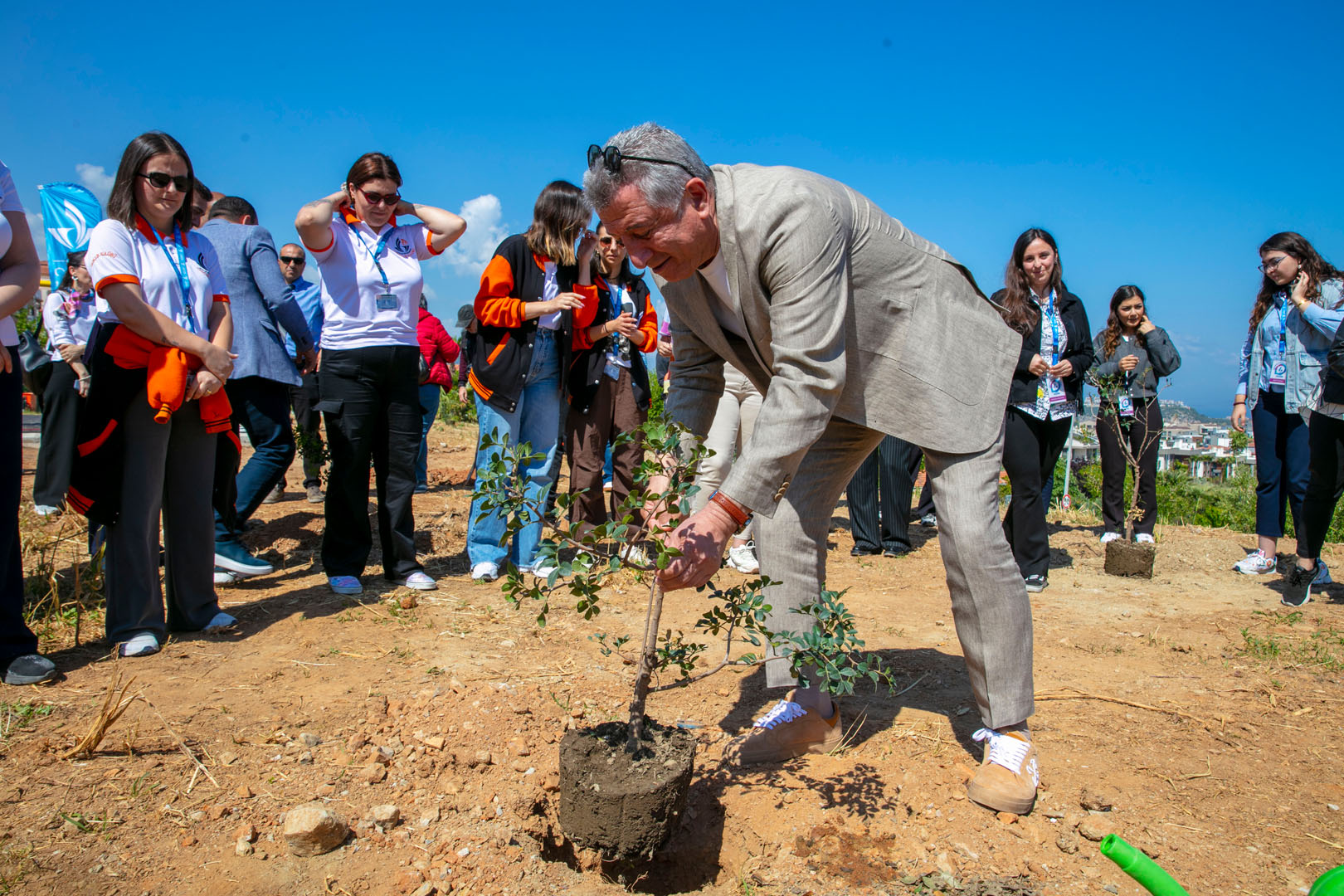 Güzelbahçe’de Sakız Ağaçları Büyüyecek