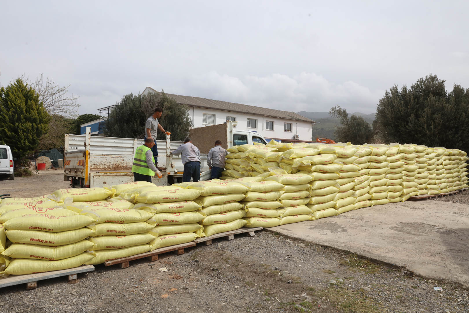 Güzelbahçe Belediyesi’nden Çiftçiye Desteğe Devam