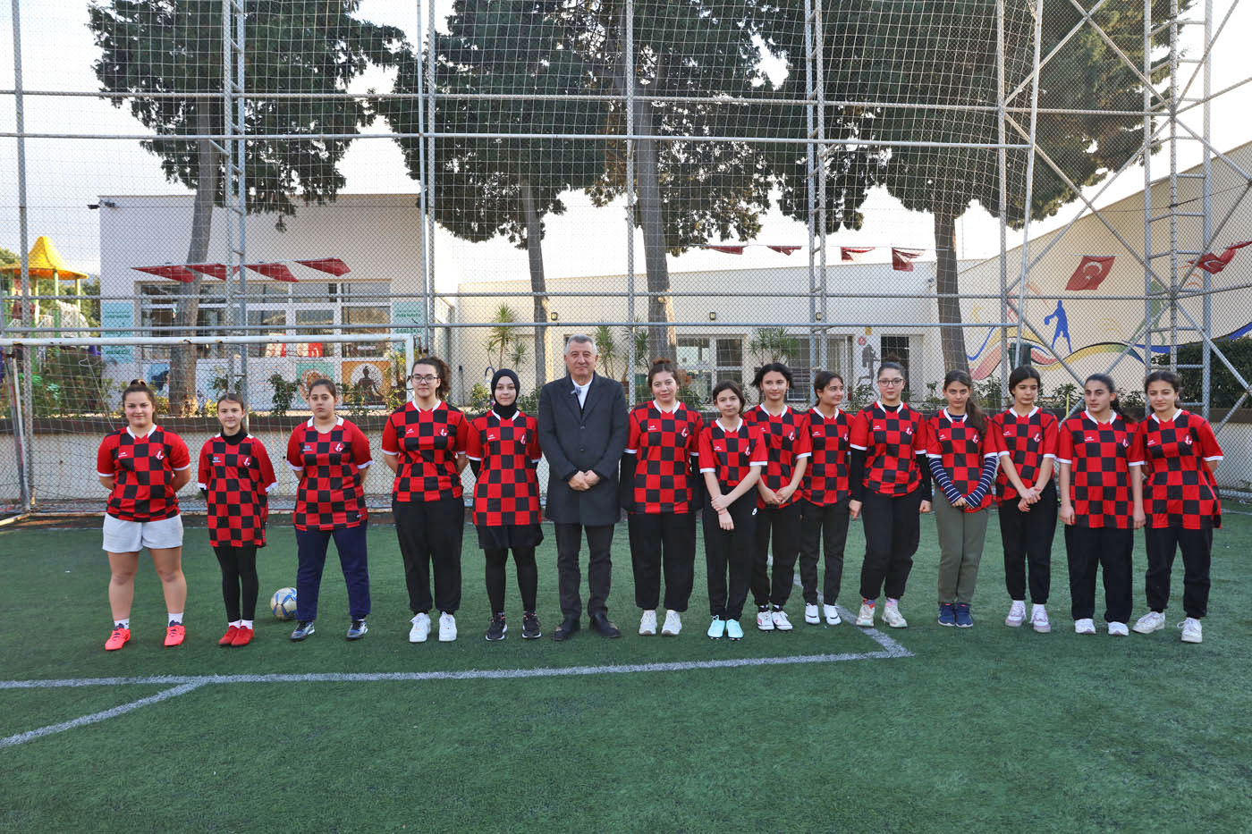 Güzelbahçe Kız Futbol Takımı’ndan iddialı başlangıç