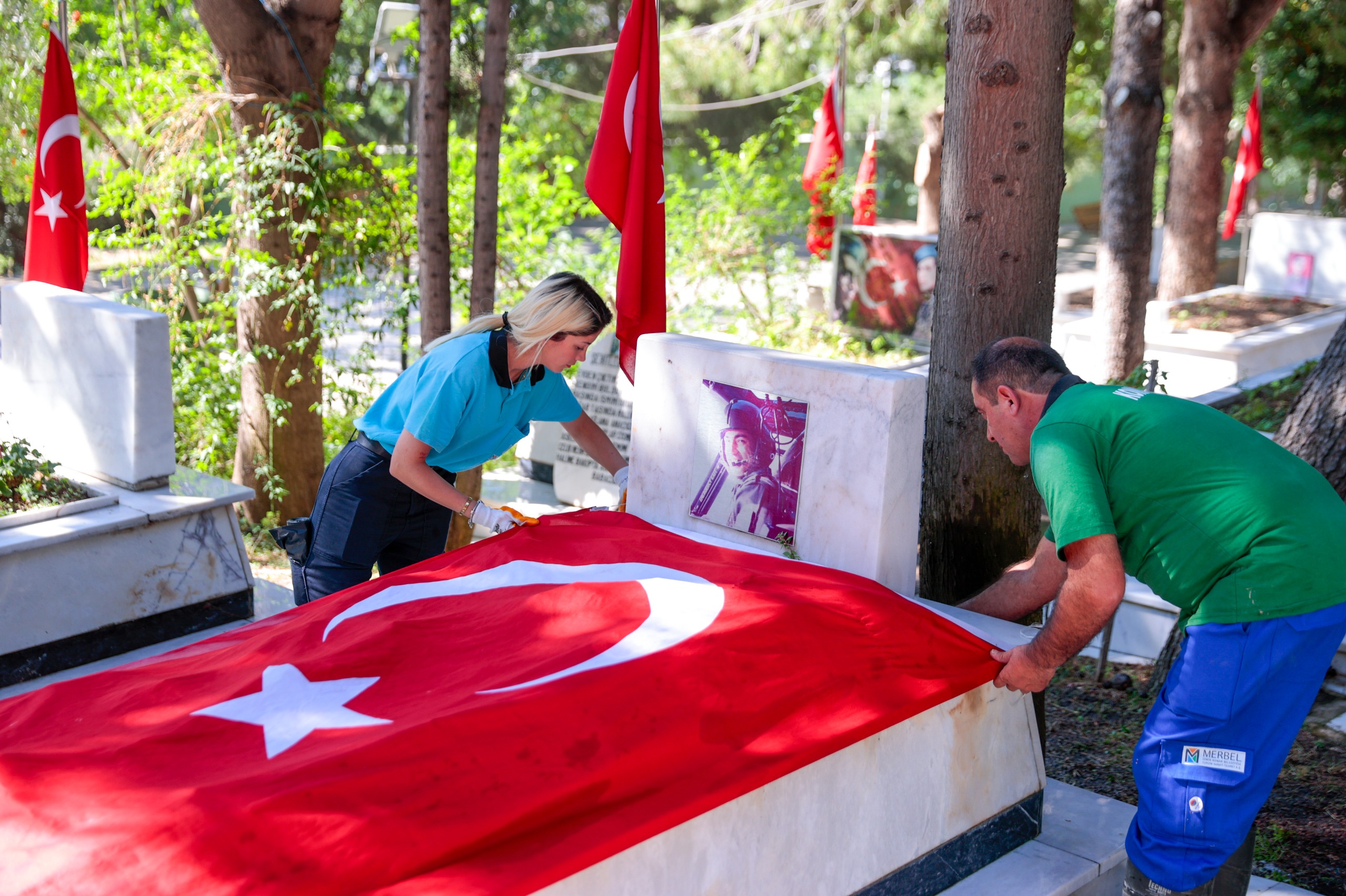Kadifekale Şehitliği’nde saygı ve vefa mesaisi