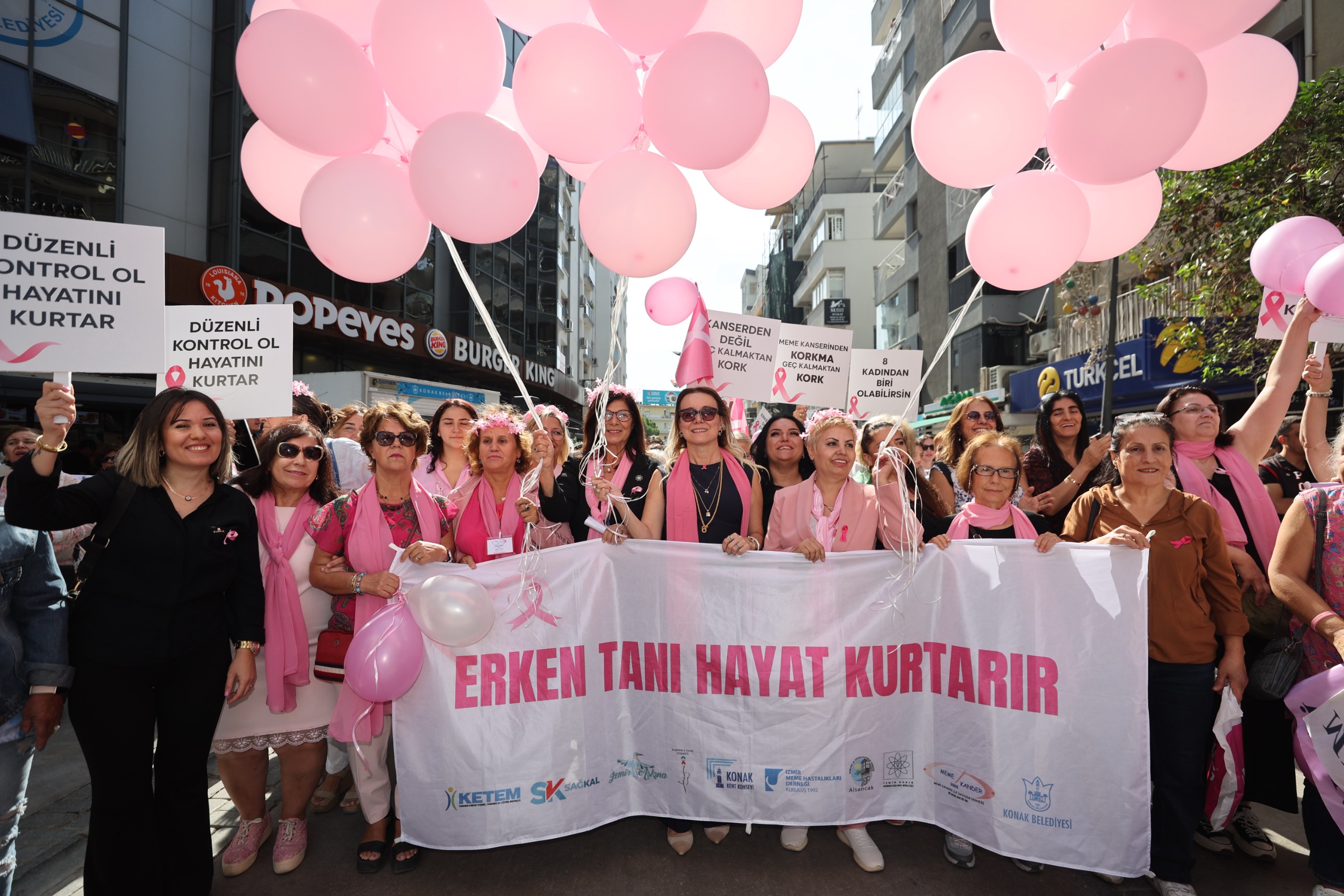 Konak’ta meme kanseri farkındalığı için pembe yürüyüş