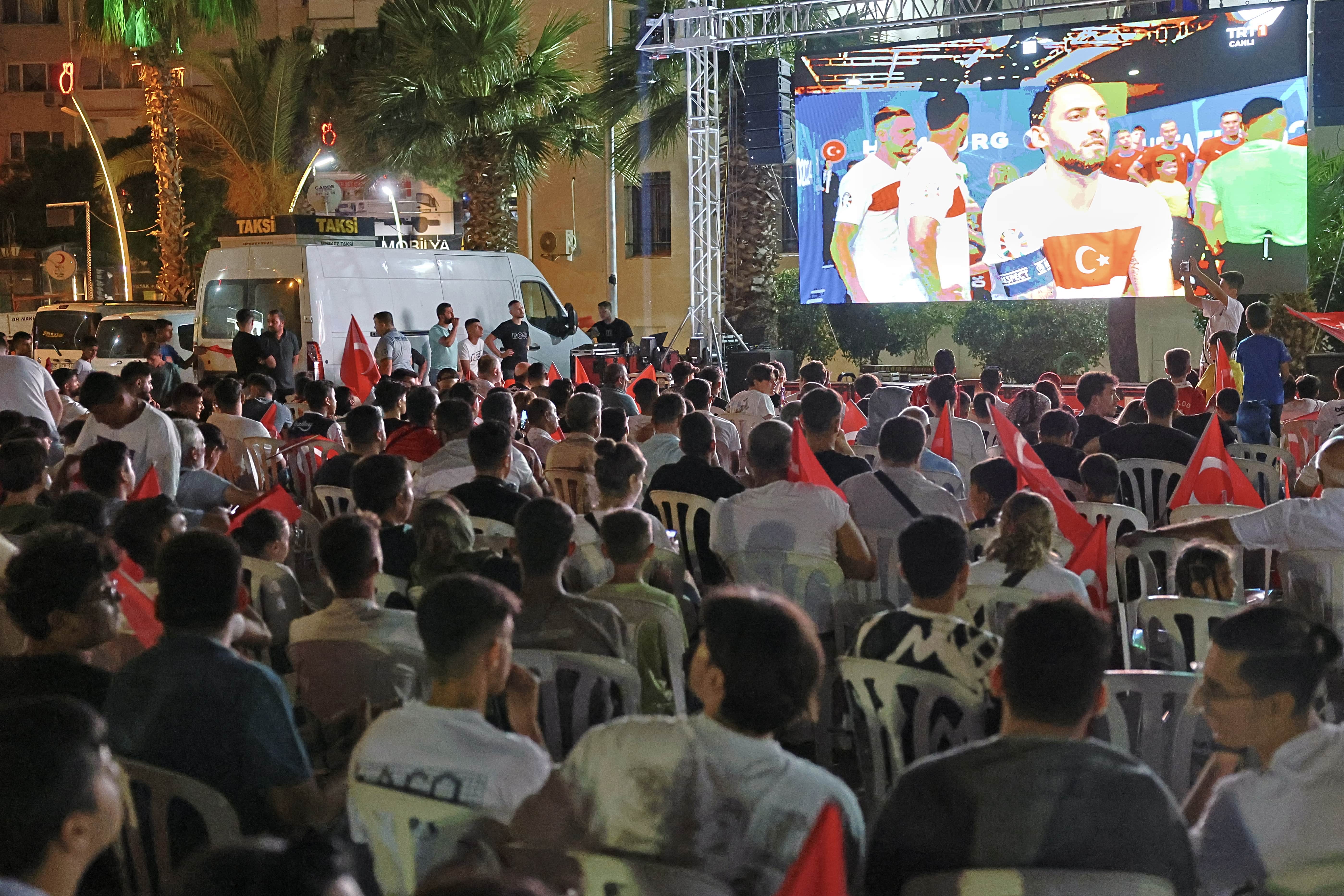 MENEMEN'DE MİLLİ COŞKU, DEV EKRANDA YAŞANACAK