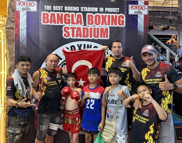 Bostanlısporlu 10 yaşındaki Mert, Tayland’ta ringe çıktı!