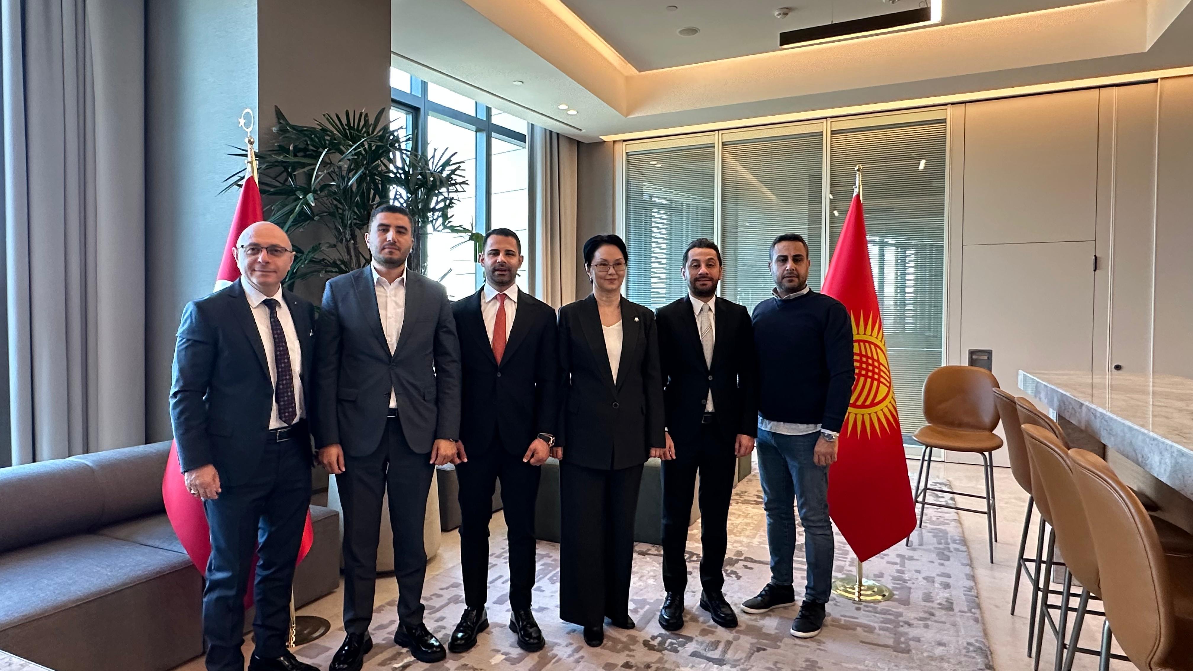 Kırgızistan-Türkiye Ticari İş Birliği İzmir’de Masaya Yatırıldı