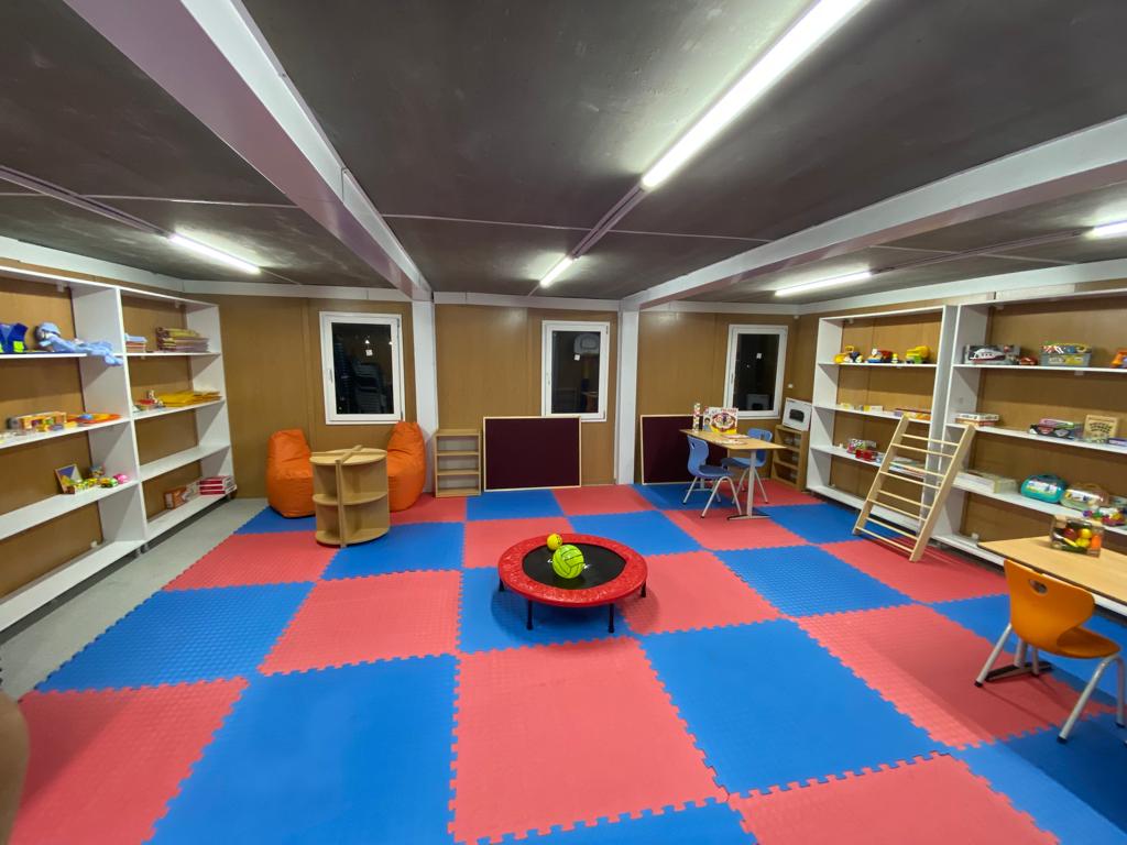 Sağlık Bakanlığı ve Tohum Otizm Vakfı konteyner kentteki otizmli çocuklar için el ele verdi