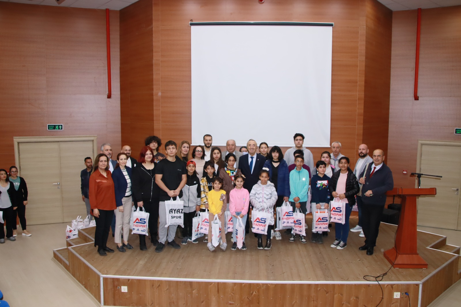 Dünya Yetimler Günü Dolayısıyla Yetim ve Öksüz Çocuklarımız İçin Çiğli’de Etkinlik Düzenlendi