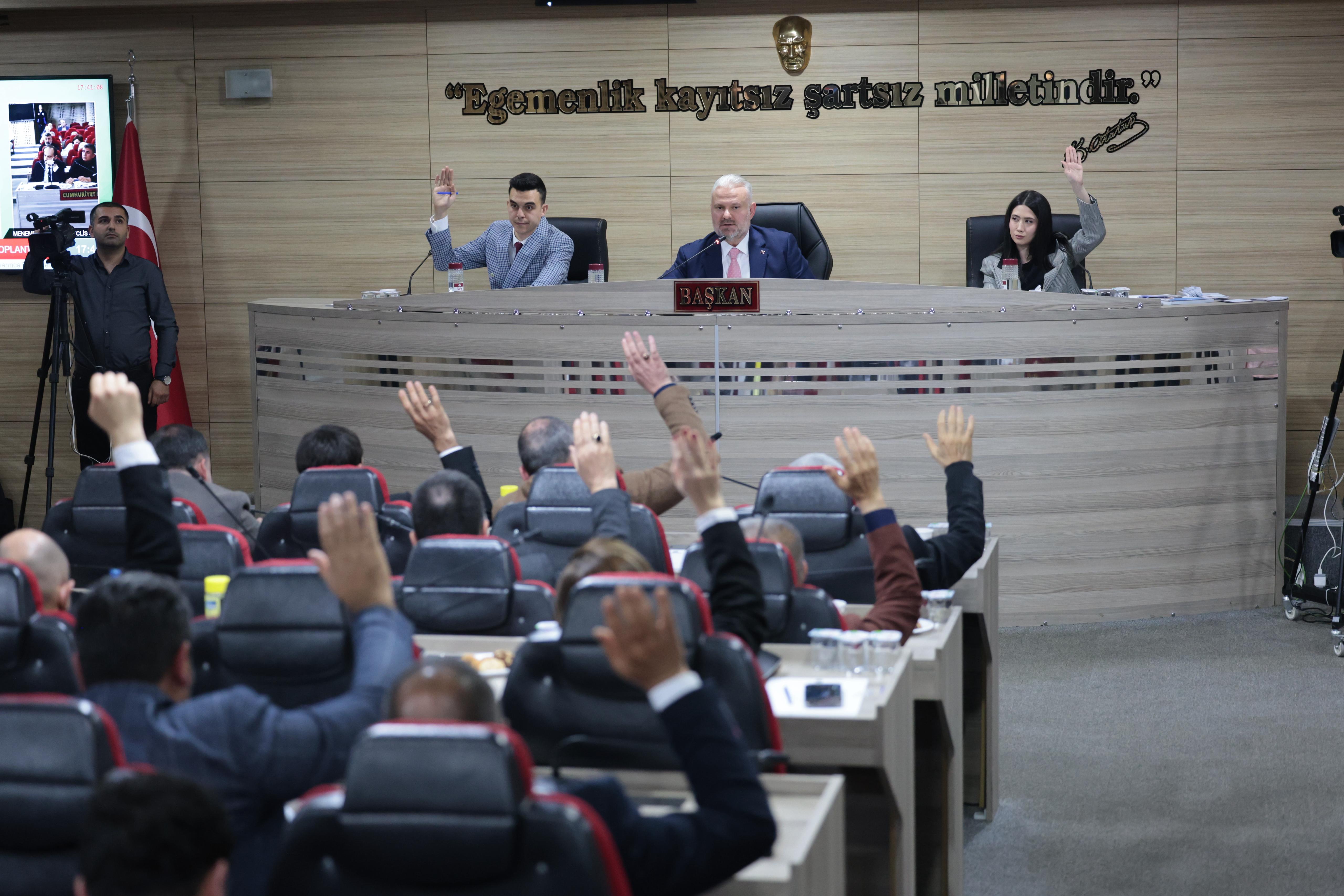 Pehlivan: Belediye ailemle tarih yazdık!