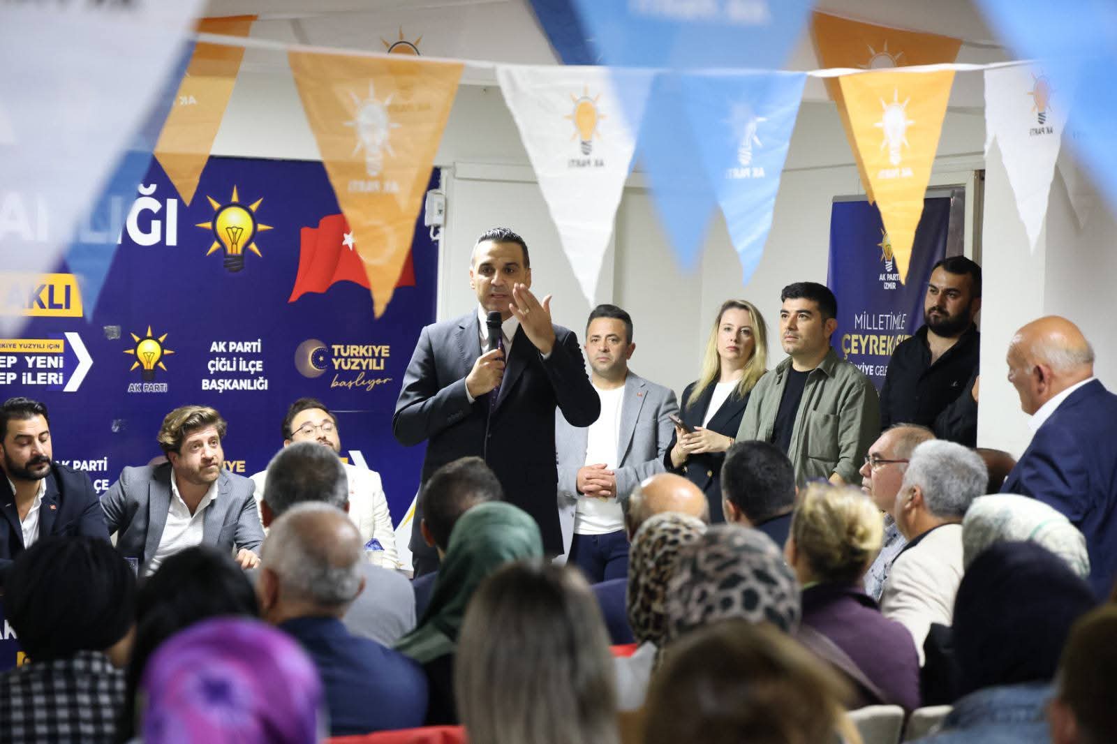 Çiğli'nin AK Partili Belediye Başkanı Onur Emrah Yıldız’dan  “Hizmet Fırtınası”