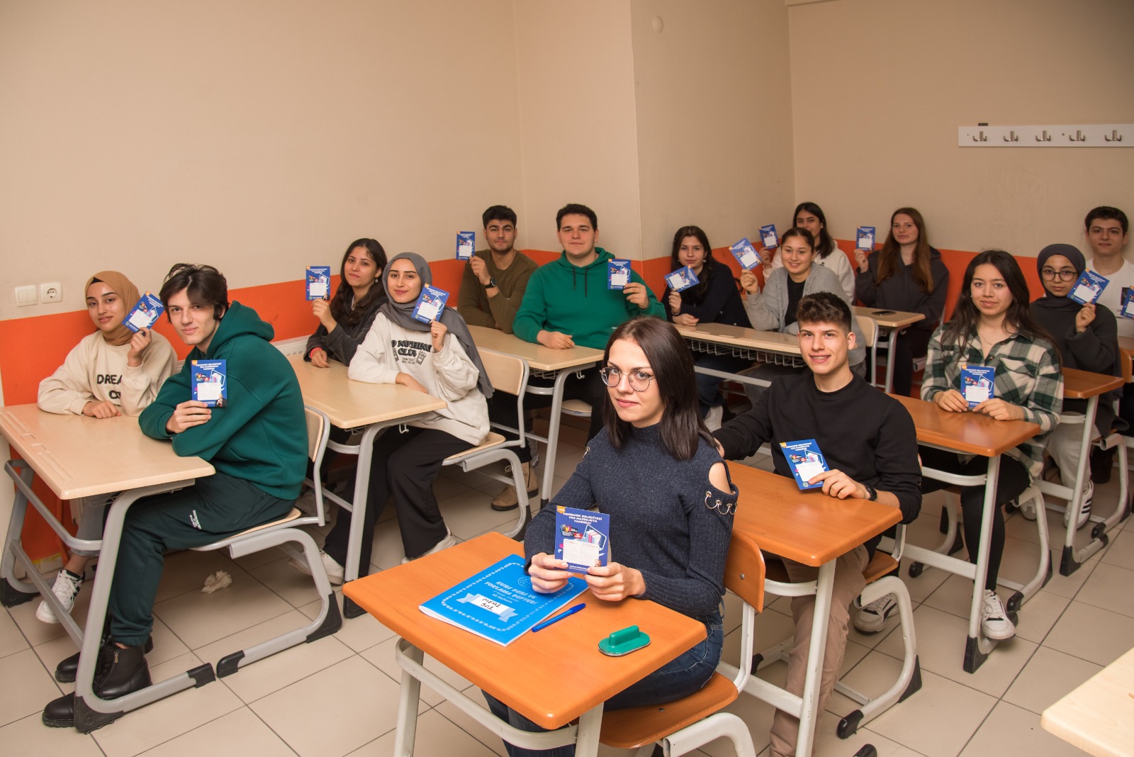 MENEMEN BELEDİYESİ'NDEN ÖĞRENCİLERE 