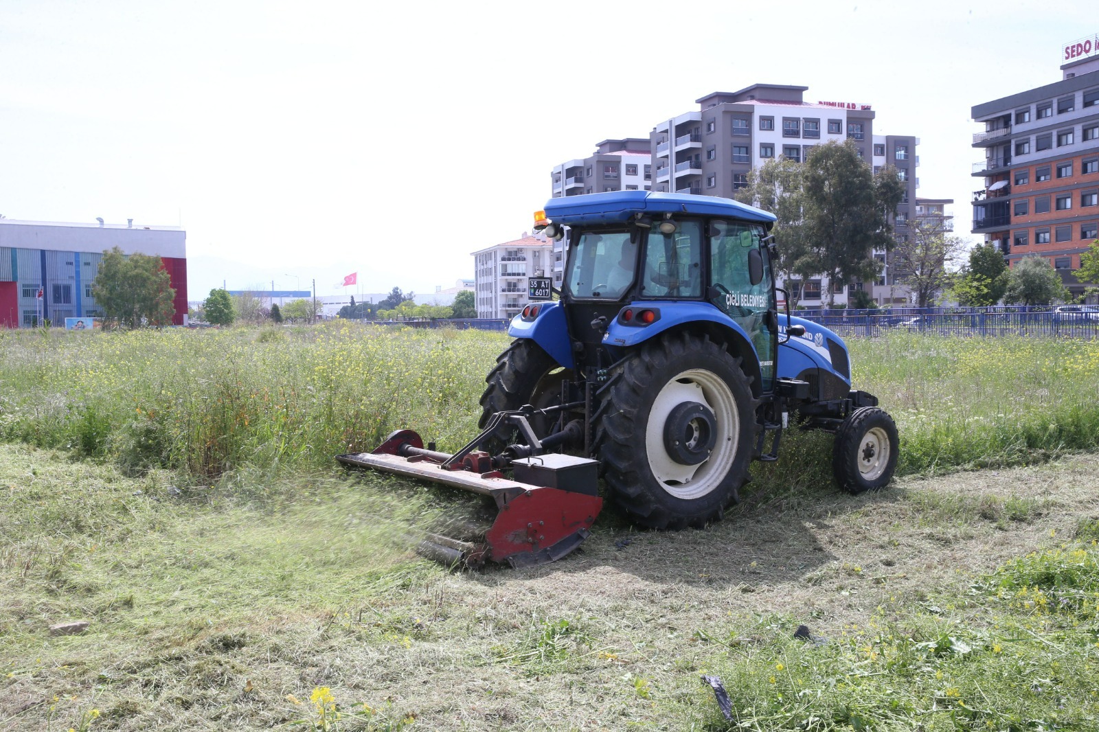 Çiğli Belediyesi’nden Yaz Öncesi Yoğun Kosa Mesaisi
