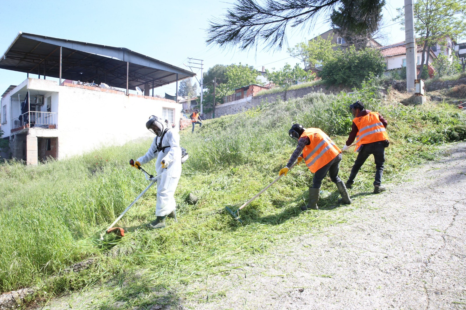 Çiğli’de temizlik ve bakım seferberliği. Başkan Onur Emrah Yıldız; “Geri dönüşler, bizi daha çok motive ediyor.”