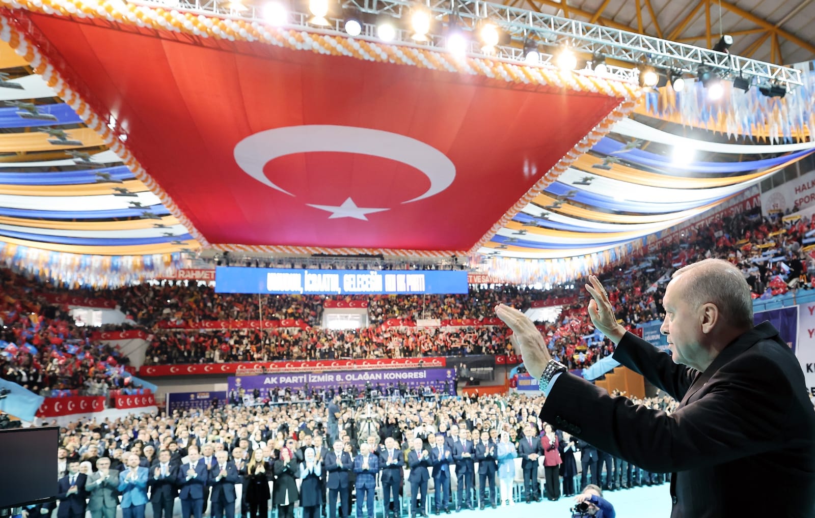 Cumhurbaşkanı Erdoğan'dan İzmir'de muhalefete yaylım ateşi: İzmir en perişan devrini yaşıyor