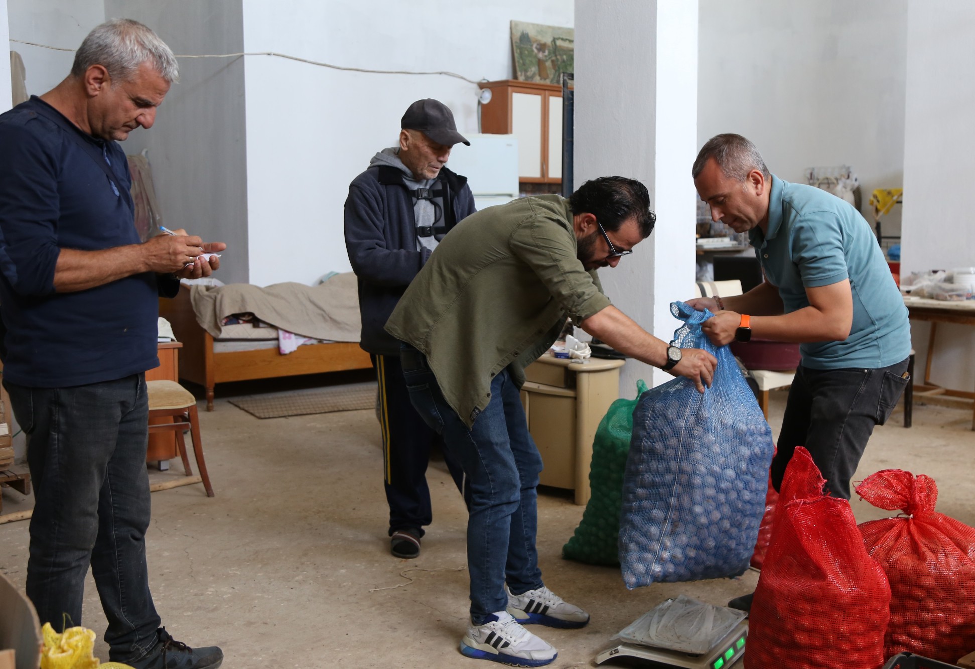 Çiftçinin cevizi çürümekten kurtuldu