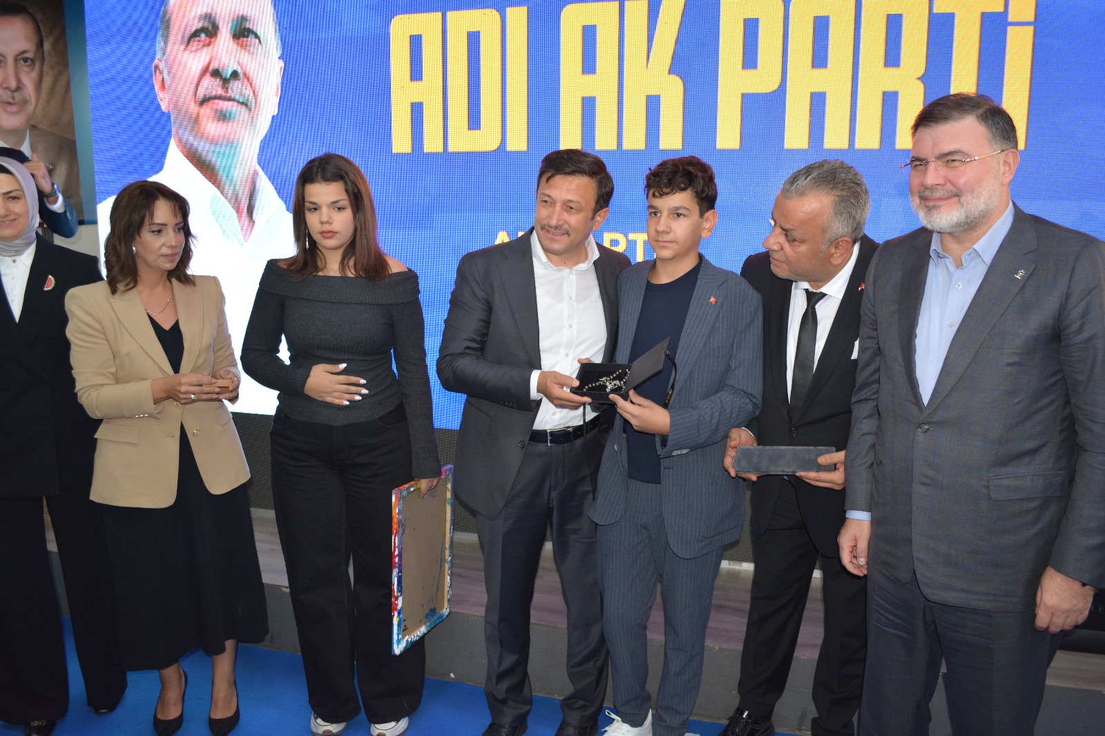 AK PARTİ ÇİĞLİ OKTAY ÖZDEMİR İLE YOLUNA DEVAM EDİYOR