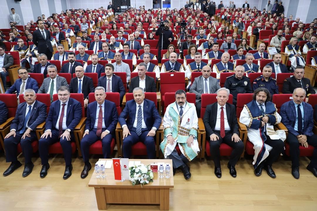 Bakan Yerlikaya Akademik Açılış Törenine Katıldı