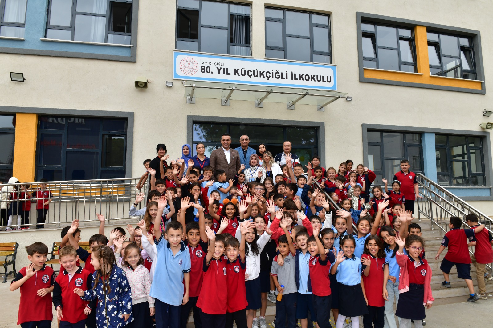 Öğrencilerden halı saha talebi, Başkan’dan söz geldi