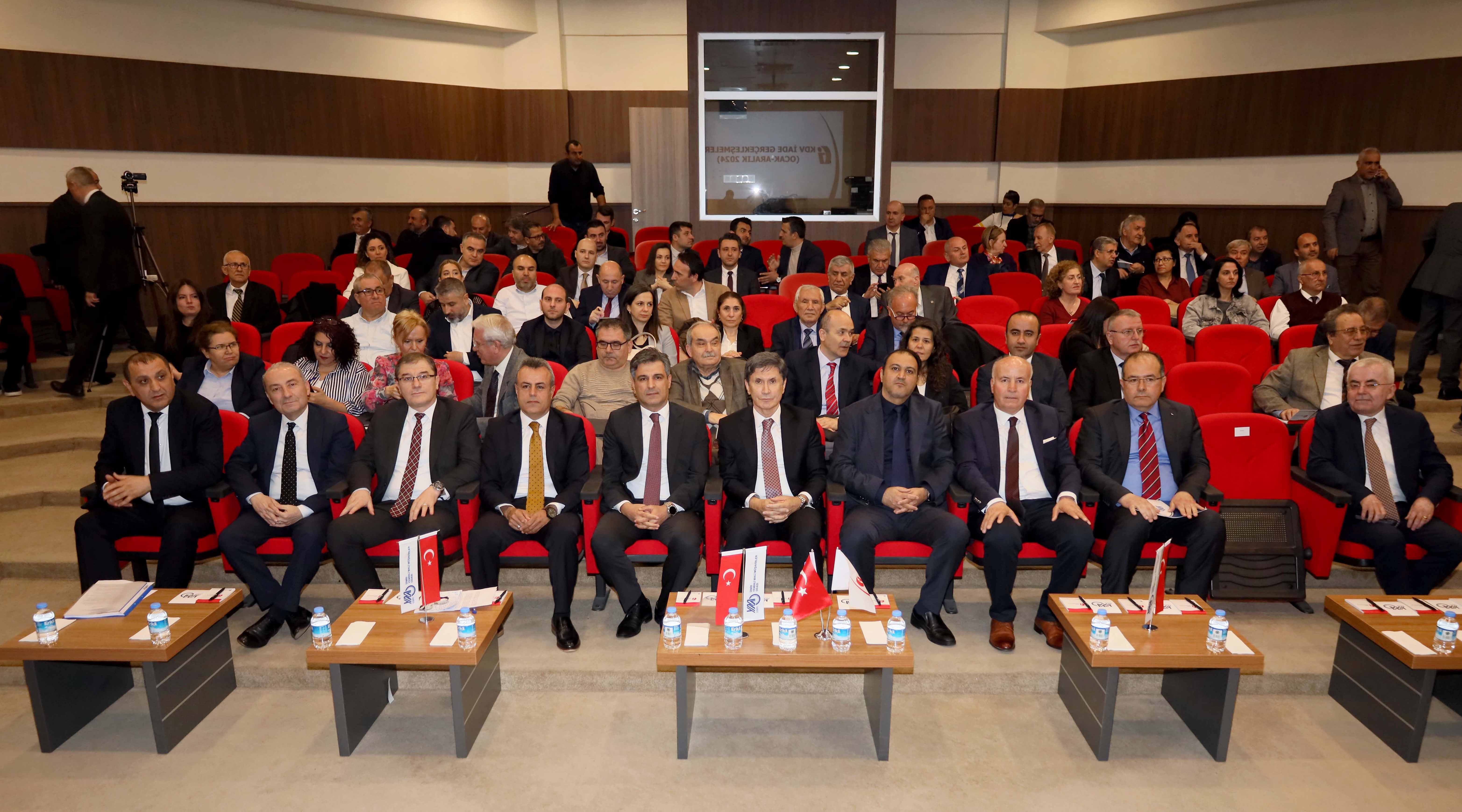 İzmir Defterdarlığı ile İzmir YMMO’dan ortak toplantı.  KDV iadeleri masaya yatırıldı