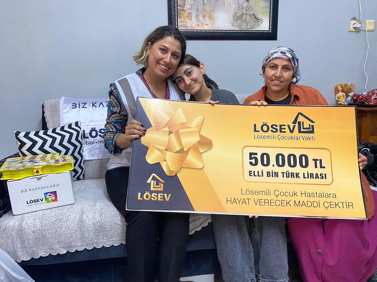 LÖSEV’DEN LÖSEMİ VE KANSERLE MÜCADELE EDEN AİLELERE 50 BİN TL’LİK YARDIM ÇEKİ.
