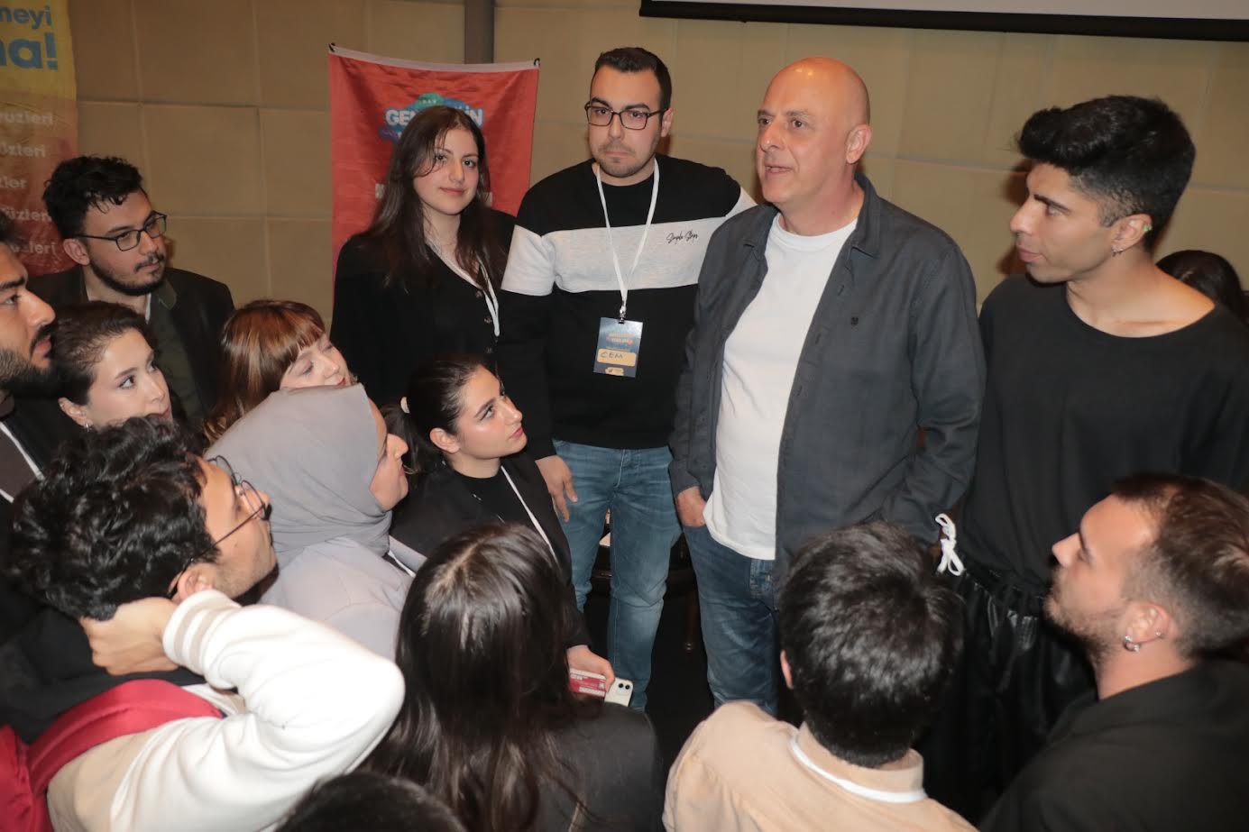 Özlale’den İzmir’e 4 gençlik merkezi sözü.  Özlale’den gençlere tam destek