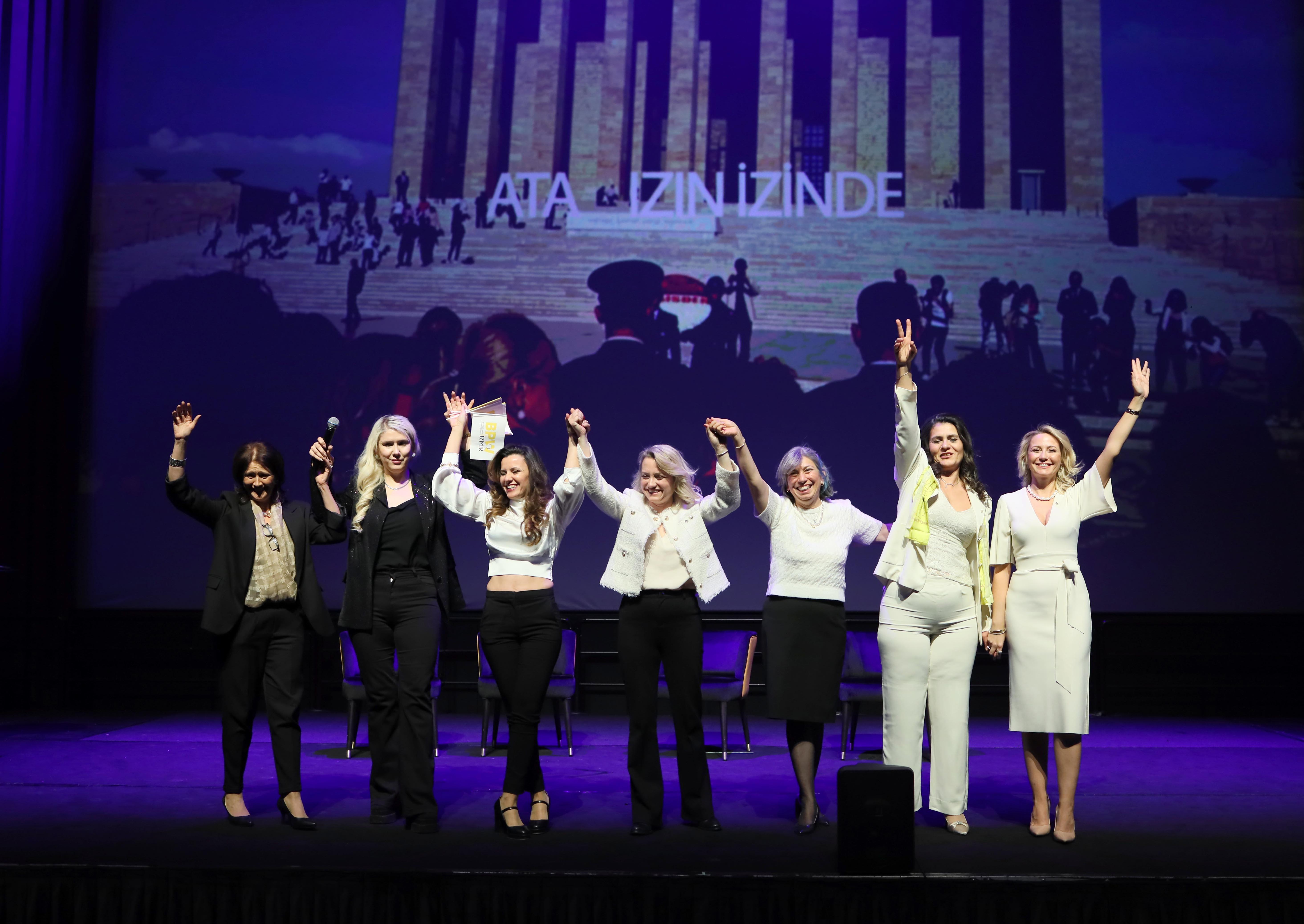 “Kadınlar her alanda değişimin anahtarı”