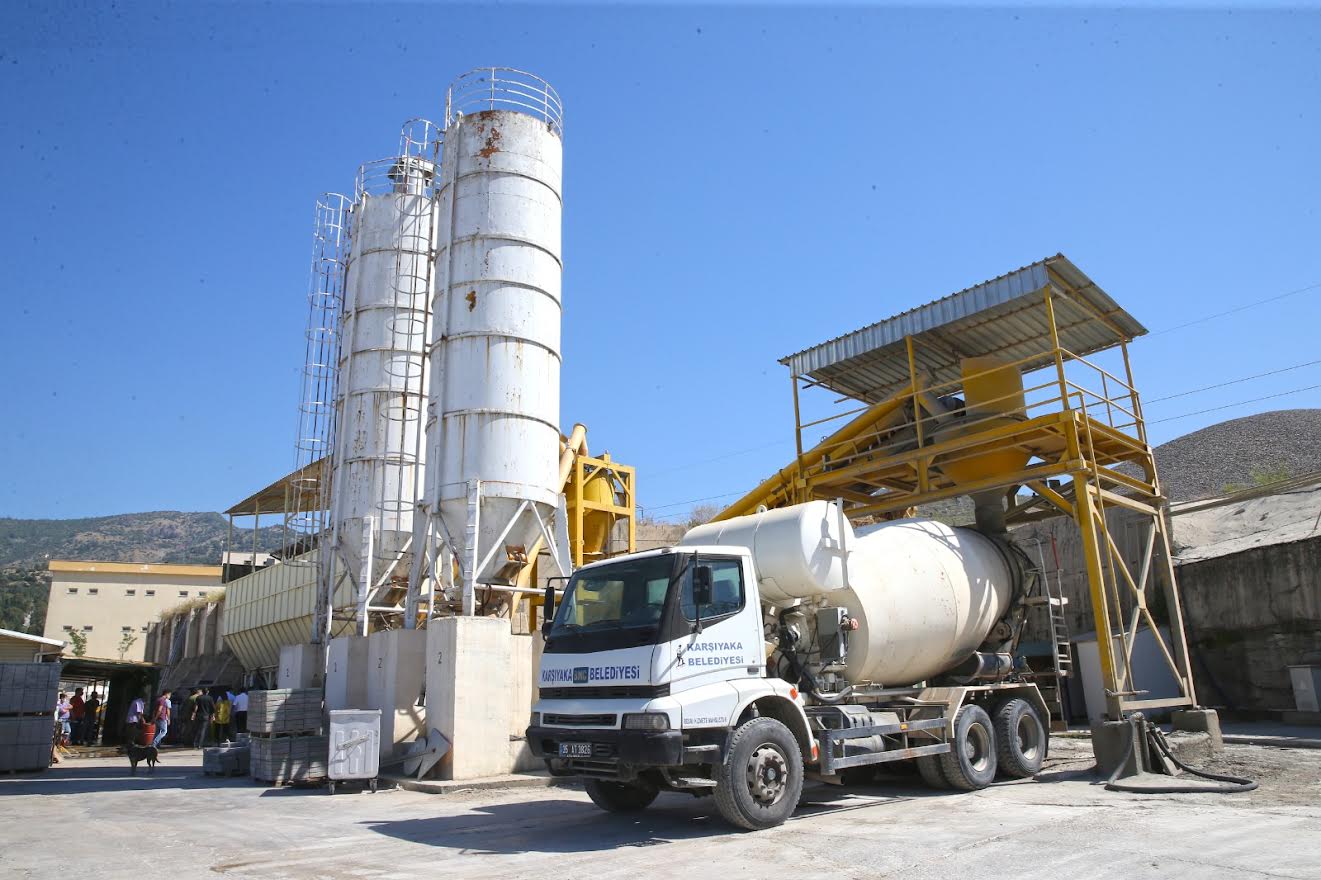 Karşıyaka Belediyesi üretiyor, sokaklar yenileniyor