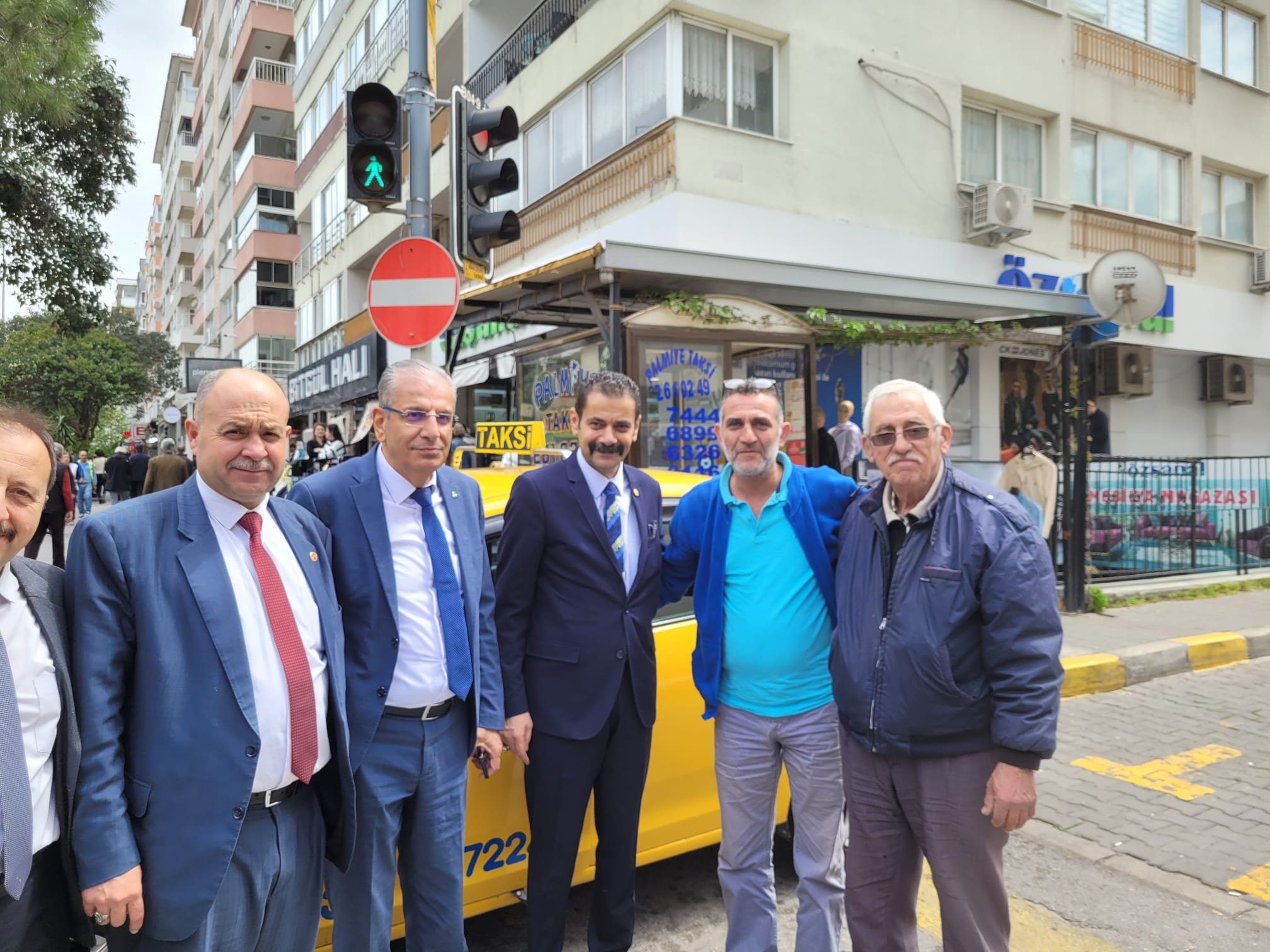 MHP İzmir Dört Koldan Sahada