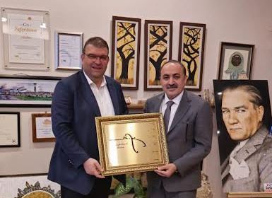 Lokantacılar’dan Yetişkin’e teşekkür…