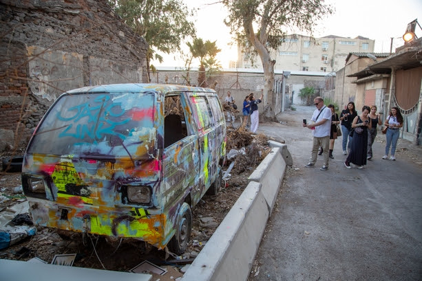 Darağaç “renk” açtı Fransız Sanatçı Joachim Romain İzmir’de Büyük İlgi Gördü