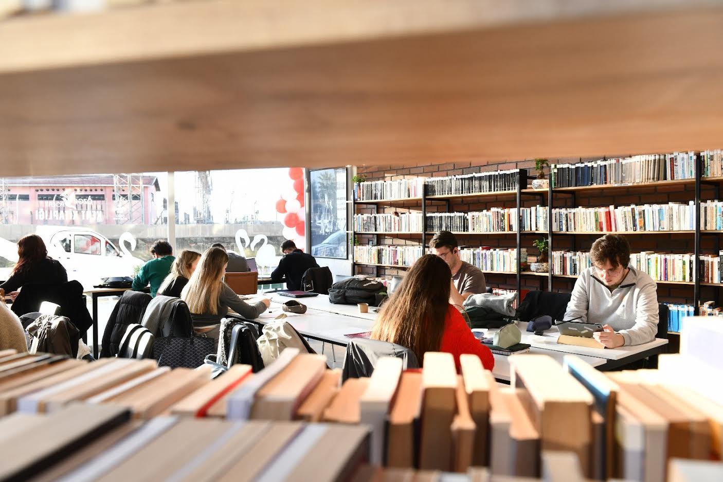 Öğrencilerin Yeni Gözdesi: Özge Polat Kent Kitaplığı...  Başkan Yıldız: “Özge Polat Kent Kitaplığı ile Gençlerimize Destek Vermeye Devam Edeceğiz”