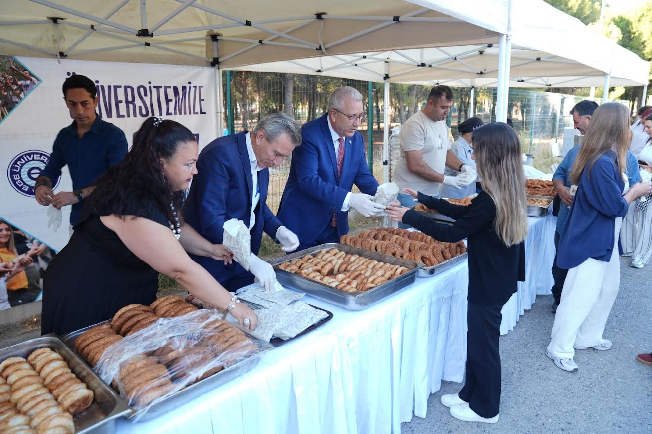 Rektör Prof. Dr. Budak’tan öğrencilere “boyozlu” karşılama