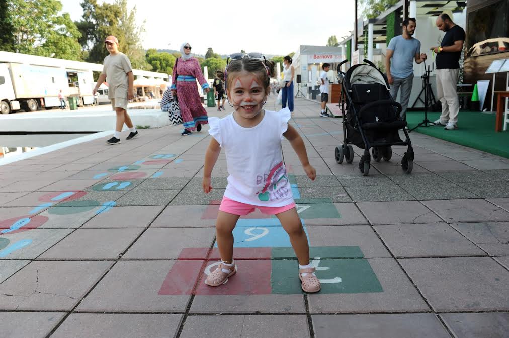 Karşıyaka’nın sokak şenliği ilçe sınırlarını aştı
