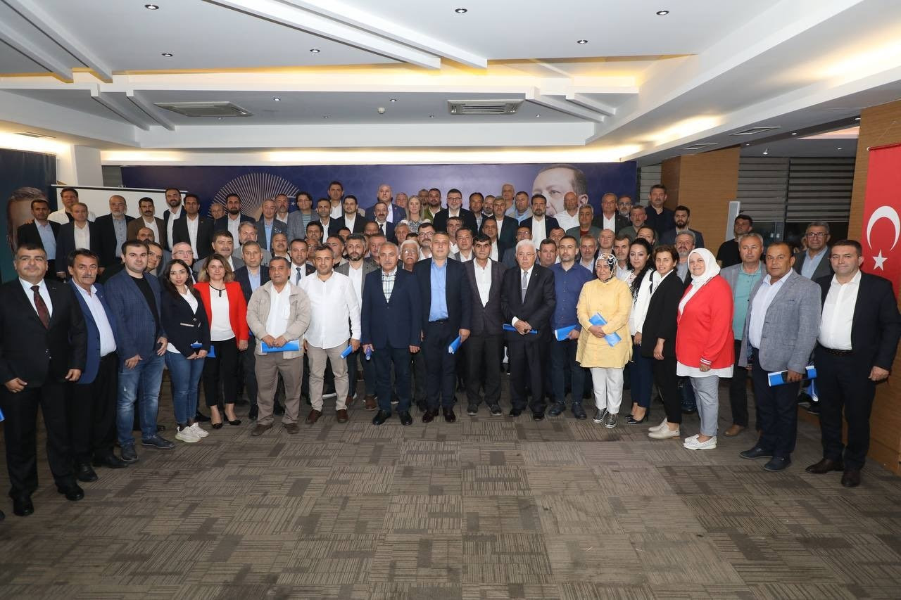 AK Parti İzmir'de, yerel zirveden genel mesajlar