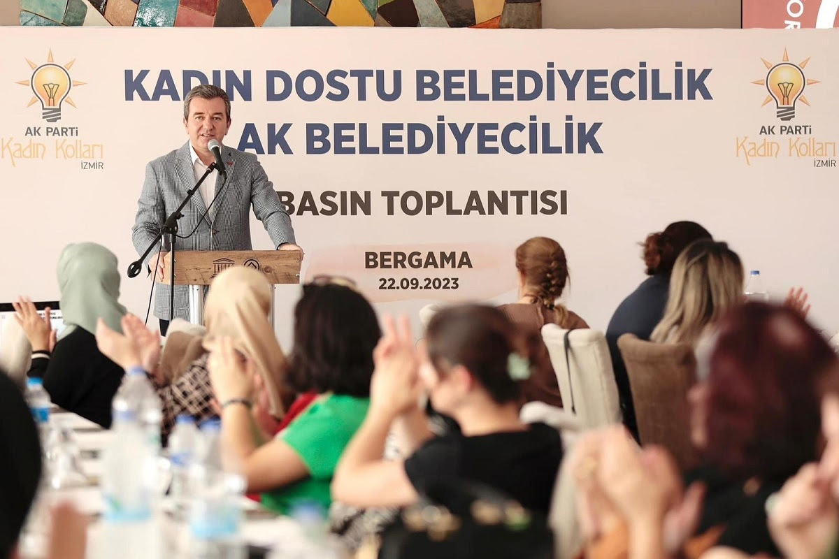 AK Parti İzmir Kadın Kolları’ndan ‘Kadın Dostu Belediyecilik, AK Belediyecilik’ programı