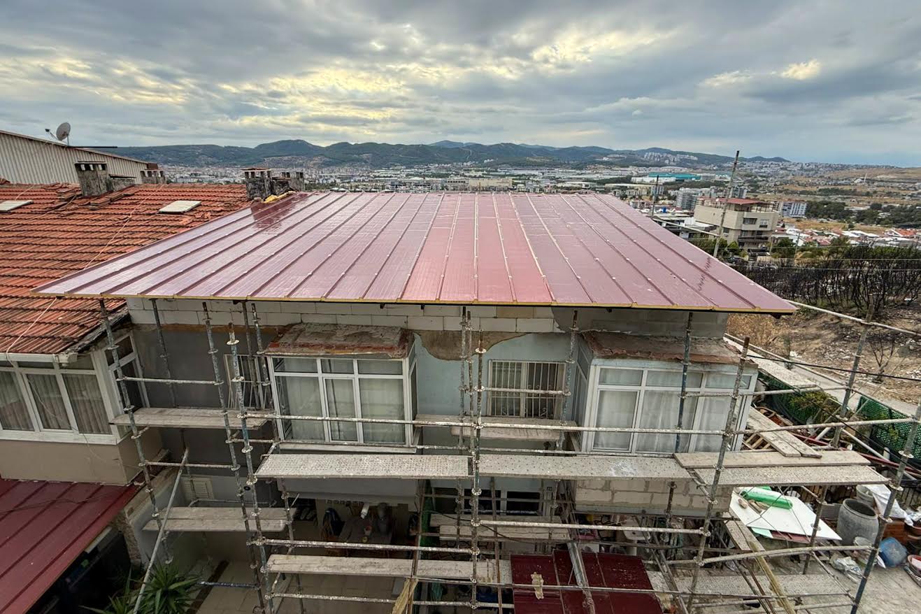 Gaziemir Belediyesi’nden yangında zarar gören evlere yardım eli