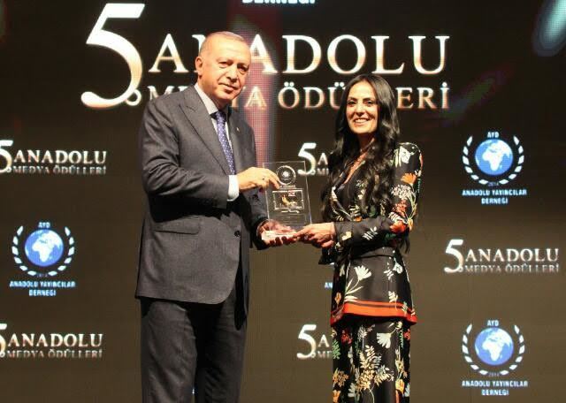 İzmir'in gururu İzmirli  gazeteci Belma Şahaner TEKNOFEST sunuculuğu görevini aldı. 