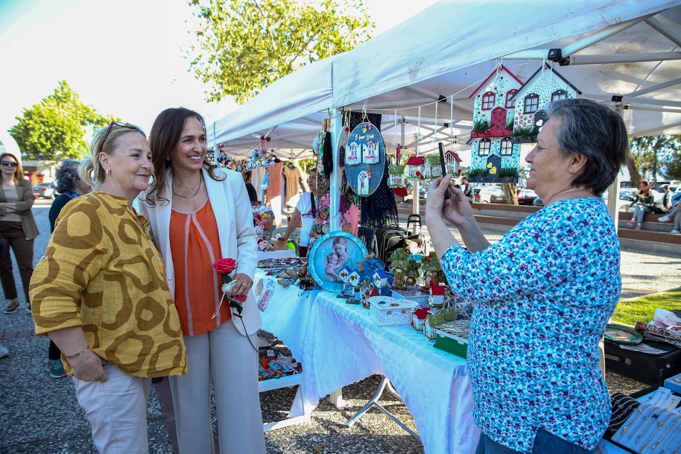 Karşıyaka’da ‘Anneler Günü El Emeği Pazarı’ açıldı