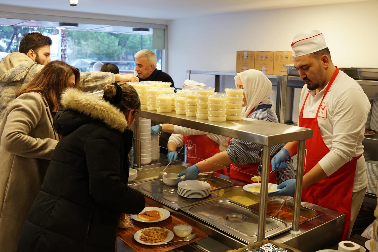 Kemalpaşa Kent Lokantası’na Yoğun İlgi